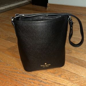 Like new Kate spade Max duffel crossbody bag